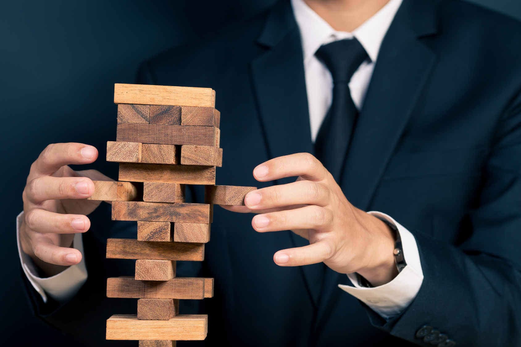 Imagen destacada: 6 riesgos que tiene un gerente al tomar decisiones en una empresa