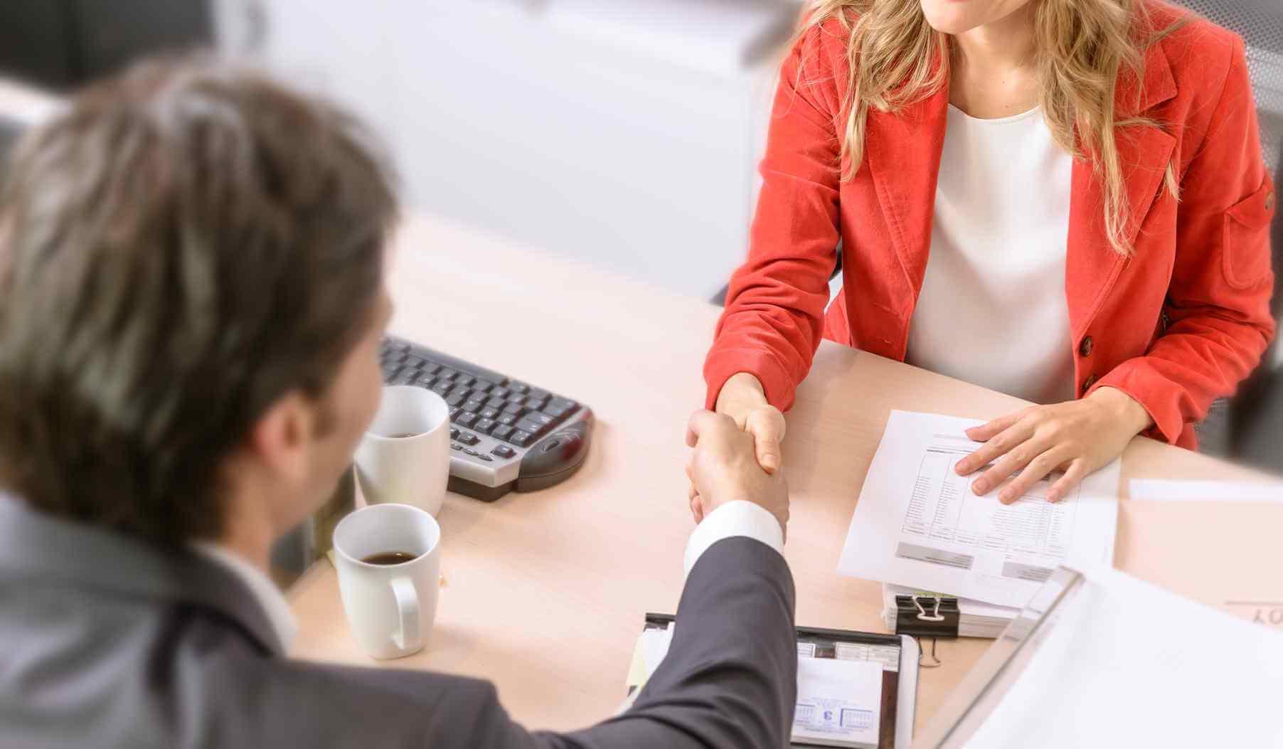 Imagen destacada: Administrar las relaciones con los clientes, un tema que te debes conocer